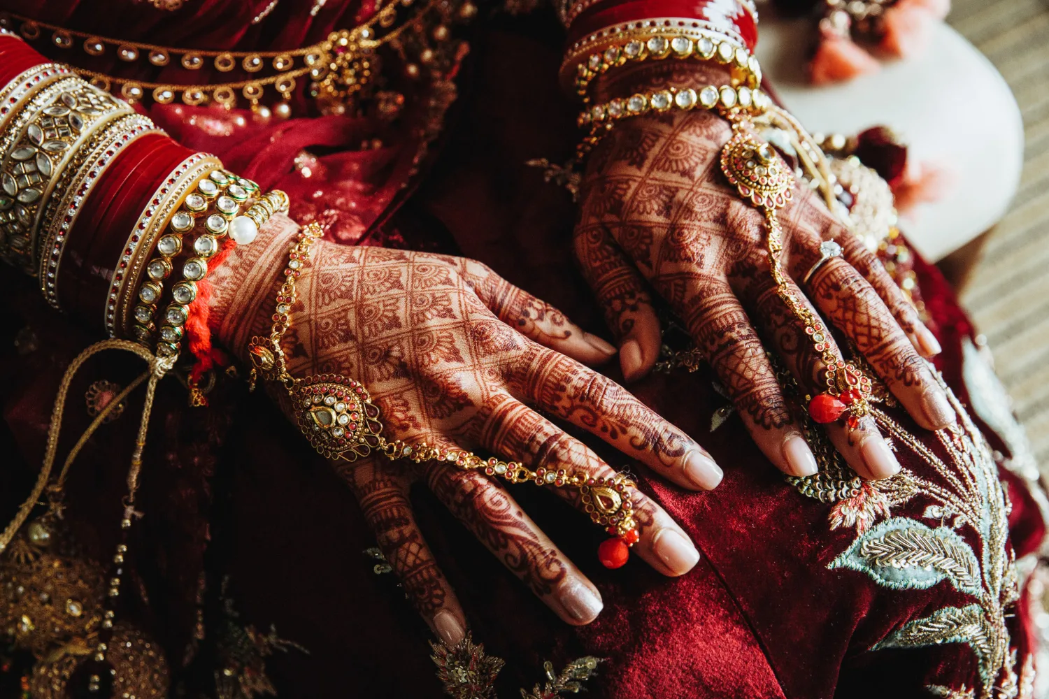 Exquisite Mehendi-Adorned Hands Showcasing The Beauty Of Artistic Body Adornment.